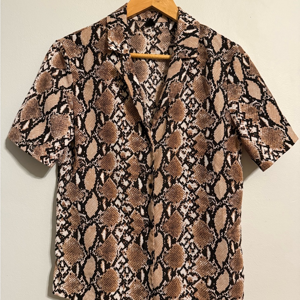 Button-down Snake Print Short Sleeve Shirt